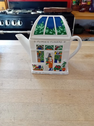 Wade ceramic teapot - wade, english